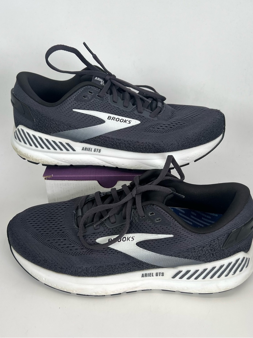 Brooks ARIEL 24 GTS Black/White Shoes Walking Running - Women’s 11 WIDE (D)